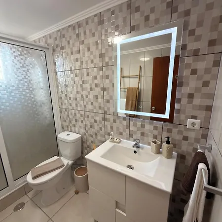 Center Loreto * Πόντα Ντελγκάντα